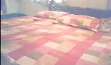 पड़ोसी की यात्रा करने के लिए दो गृहिणियों को आमंत्रित सेक्सी फिल्म दिखाओ सेक्सी फिल्म किया