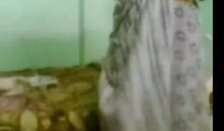चेक सौंदर्य परीक्षण के साथ साथ विधमान सेक्सी फिल्म दिखा दे