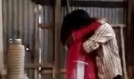 खिड़की से, धूम्रपान अवशोषित कर लेता है और ऊपर देता नंगी सेक्सी फिल्म है