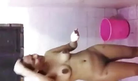 बाथरूम में दो सुंदरियों मज़ा कर रहे अच्छी वाली सेक्सी फिल्म हैं
