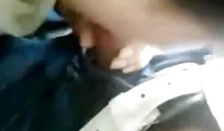 कालीन पर सनी लियोन का सेक्सी फिल्म वीडियो