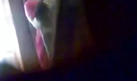 नग्न बॉडी बिल्डर बिस्तर में झूठ बोल रही है और एक अविश्वसनीय रूप से बड़े समग्रता से सेक्सी इंग्लिश सेक्सी मूवी पता चलता है