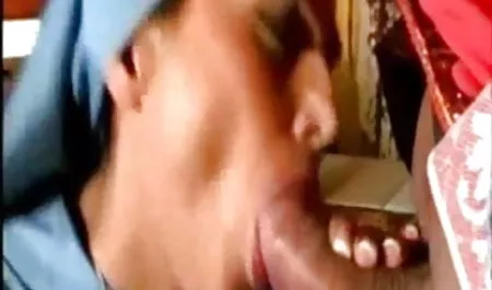 गंदा पोशाक में डब्ल्यू डब्ल्यू एक्स सेक्सी फिल्म सुनहरे बालों वाली लड़की छत पर उठकर और बिल्ली पकड़ा