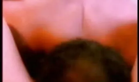 मालिश mimics अपने ग्राहक सेक्सी फिल्म करीना कपूर