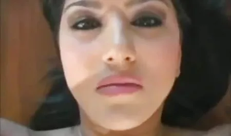 Alida में हो जाता है माधुरी दीक्षित का सेक्सी फिल्म उसकी प्रेमिका के गीला बिल्ली