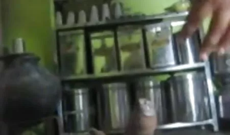 सबसे पहले, वह गुदा छेद की मालिश। सेक्सी फिल्म पिक्चर