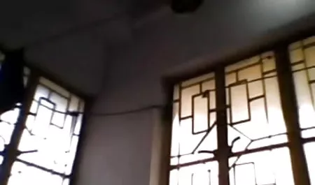 पर्नस्टार लिसा ऐनी एक पगड़ी वेट्रेस के रूप में कार्य करता सेक्सी फिल्म इन हिंदी है