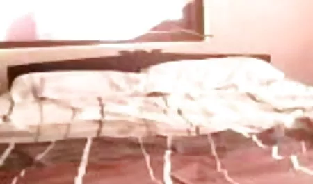 वह दो सुंदर नग्न चेस्ट रखा और एक चार हथियारबंद काजल राघवानी की सेक्सी फिल्म मालिश शुरू कर दिया