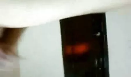 चेहरे पर सेक्सी मूवी फिल्म सह छिड़क