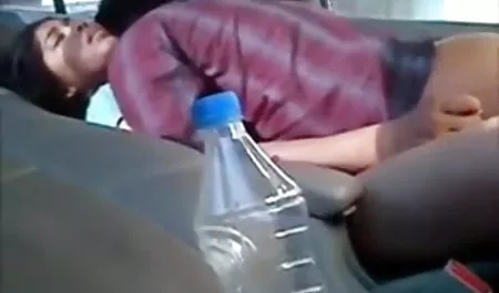 धड़कन मूवी सेक्सी वीडियो में आमिर adaro सोफे पर