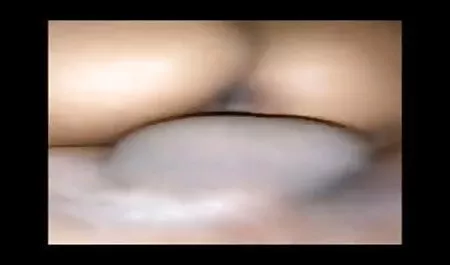 वह सेक्सी मूवी फुल मूवी नग्न तस्वीरें लेने के लिए लड़की को प्रोत्साहित करती है