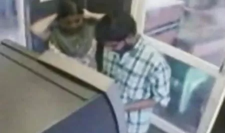 ऐलेना एक चुंबक के रूप में वीडियो इंग्लिश सेक्सी फिल्म पुरुषों को आकर्षित करती है