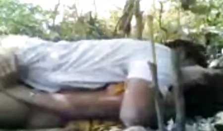बैल सूअर खाती ट्रिपल सेक्सी मूवी है एक पतला श्यामला