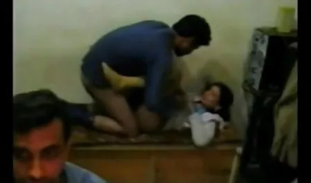 एक सेक्सी फिल्म हद आदमी के सभी रस खाओ