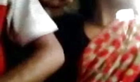 सांता क्लॉस और उसकी सेक्सी मूवी देखने वाली प्रेमिका चूसने और खाने