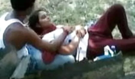 दूल्हे के सेक्सी चाहिए फिल्म सदस्यों में से एक दुल्हन के मुंह के साथ बिल्कुल फिट बैठता है