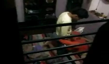 मैं सड़क के किनारे पर खड़ी है और मेरे पैरों के बीच एक पटाखा लटका सेक्सी पिक्चर हिंदी फिल्म