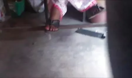 यूरोपीय आदमी के कमरे में सेक्सी फिल्म वीडियो बफ काली औरत घसीटा