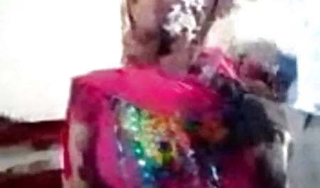 काले वेश्या मुर्गा के अंत पर हिंदी फिल्म सेक्सी में उनके चेहरे को दिखाने