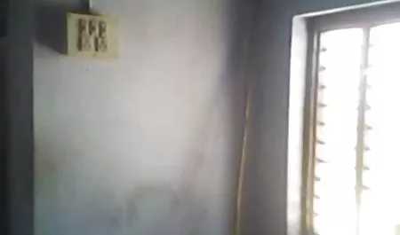 वह सेक्सी फिल्म वीडियो पिक्चर शीर्ष करने के लिए एक पैर के साथ कराही