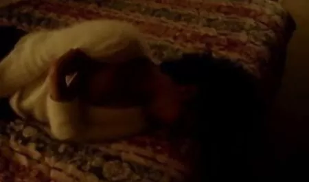 गैरेज के पिक्चर इंग्लिश सेक्सी पीछे नदी से