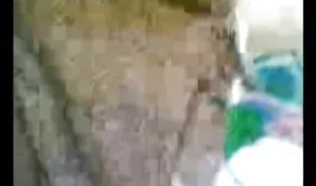 उसे बिल्ली की सेक्स की फिल्म मालिश