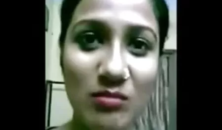 छुट्टी पर एक तांबे हुक के साथ एक पतली लड़की सेक्सी फिल्म का वीडियो दिखाएं के साथ