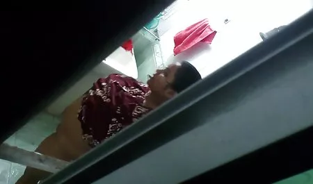 पीछे से बसे और पर एक पट्टा पर सेक्सी फिल्म सनी लियोन का एक डिक ले लिया जो औरत की तरह