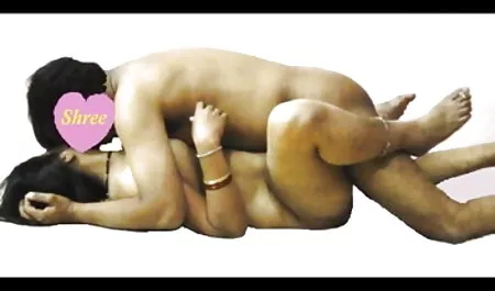 दो गर्म लड़कियों और एक आदमी । संजय दत्त की सेक्सी वीडियो