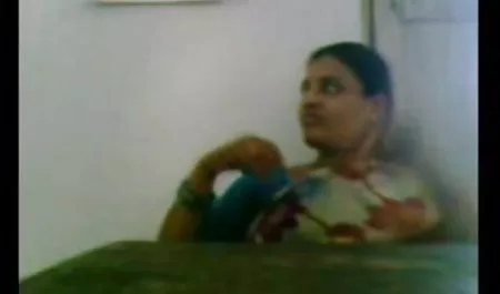 दो बड़े गधे औरत के साथ तूफान कमबख्त हिंदी सेक्सी मूवी चलने वाली