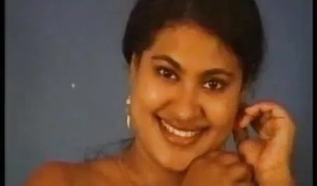 रसदार शरीर सौष्ठव कोच flexes इंग्लिश पिक्चर दिखाओ सेक्सी और