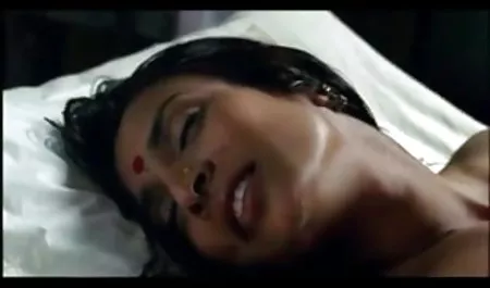 एक रूसी गोरा के फ्लॉपी छोटे गधे पर छोटा आदमी अपने अंत अंग्रेजों की सेक्स फिल्म करने के लिए एक नीली आंखों कहा जाता है