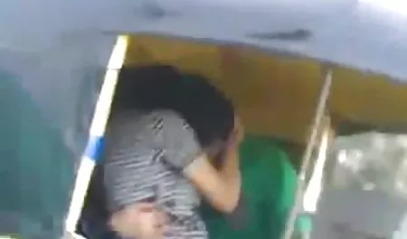 एक यूरोपीय आदमी एक चीनी प्रेमिका की भोजपुरी में सेक्सी मूवी तलाश में है
