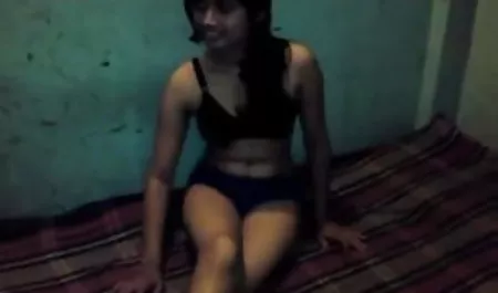 सुंदर एलेक्सिस अनुग्रह उसके प्रेमी के घर सेक्स की फिल्म दिखाओ की छत पर चूसा है