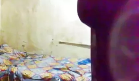 सेक्स के दौरान फैला सेक्सी फिल्म इंग्लिश मूवी कर रही नग्न जिमनास्ट