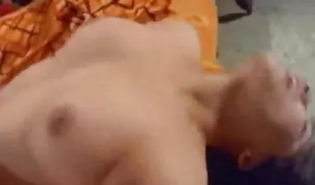 एक भ्रामक कैटरीना सेक्सी फिल्म वासना को तोड़ने के लिए शुरू होता है