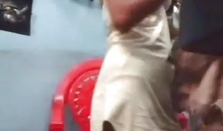 छोटे स्कर्ट में स्कर्ट सेक्सी मूवी भेज दो
