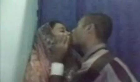 सूर्योदय कोरियाई महिला मद्रासी में सेक्सी पिक्चर और उसे बिल्ली चाटना