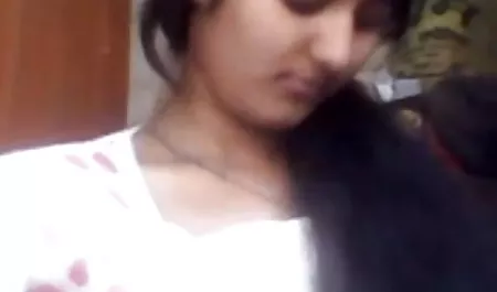 सुरुचिपूर्ण सौंदर्य, एक पसीने हिंदी में सेक्सी मूवी फिल्म से तर आदमी क्लब भागा