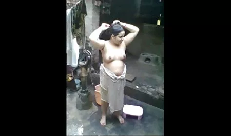 आकर्षक महिला काले बाल वाली मूठ एक्स एक्स एक्स हिंदी पिक्चर मारना अकेले