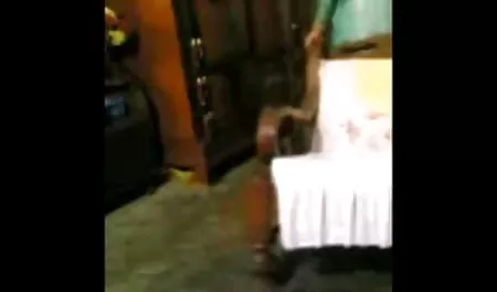 एक आदमी मुंह में उसकी पत्नी डाल दिया, एक ईधन का गट्ठा बनाया है, तो बीपी सेक्सी मूवी पिक्चर बिल्ली में एक बिल्ली में बदल गया