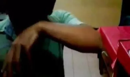 छोटे सेक्सी वीडियो फिल्म का स्तनों, लेकिन नमकीन