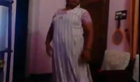 नतालिया धोखा देने के लिए घर चला सेक्सी हिन्दी पिक्चर फिल्म जाता है