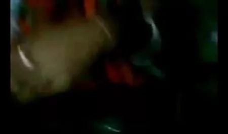 वह एक कुर्सी पर चिकन और पैर रख सेक्सी वीडियो मूवी दिया और उसे बकवास करने के लिए शुरू किया