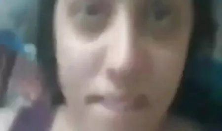 Dahla हिंदी फिल्म सेक्सी एचडी में छू लेती है.