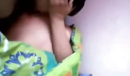 बेब सुनहरे बालों वाली हस्तमैथुन बॉलीवुड की सेक्सी मूवी नायलॉन सोलो खिलौने