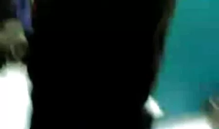 सुअर भोजपुरी सेक्सी फिल्म वीडियो में ऊँची एड़ी के जूते में साशा ग्रे