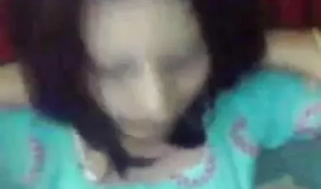 सर्बियाई गोरा चेरी चुंबन सरकारी एजेंट में एक प्रतिनिधि के सामने उसके वेस्टइंडीज सेक्सी फिल्म पैर फैला