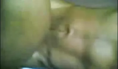 नस्ट्या उसके प्रेमी उसे मुंडा टोपी से एक क्लोज-अप शॉट सेक्सी मूवी वीडियो सेक्सी मूवी दिया