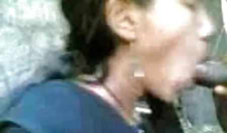 लड़की एक डिक चूसने गुलाब के आगमन का सेक्सी ब्लू हिंदी प्रस्ताव